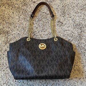 Michael Kors, leather purse (shoulder bag) with gold chain handle